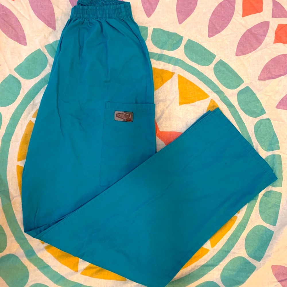 Landau Scrub Set